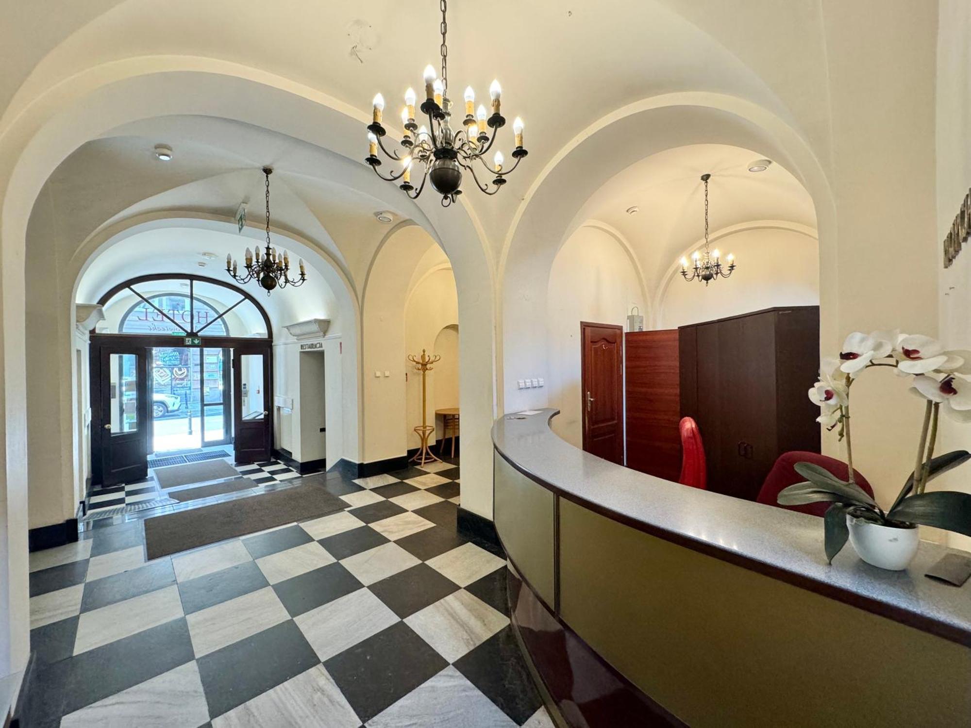 Hotel Mazowiecki Wow Варшава Экстерьер фото